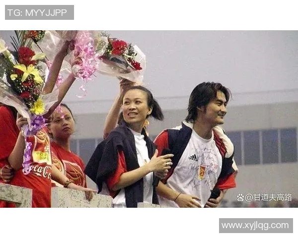 女明星与足球明星的爱情故事揭示了娱乐圈与体育界的跨界魅力与挑战